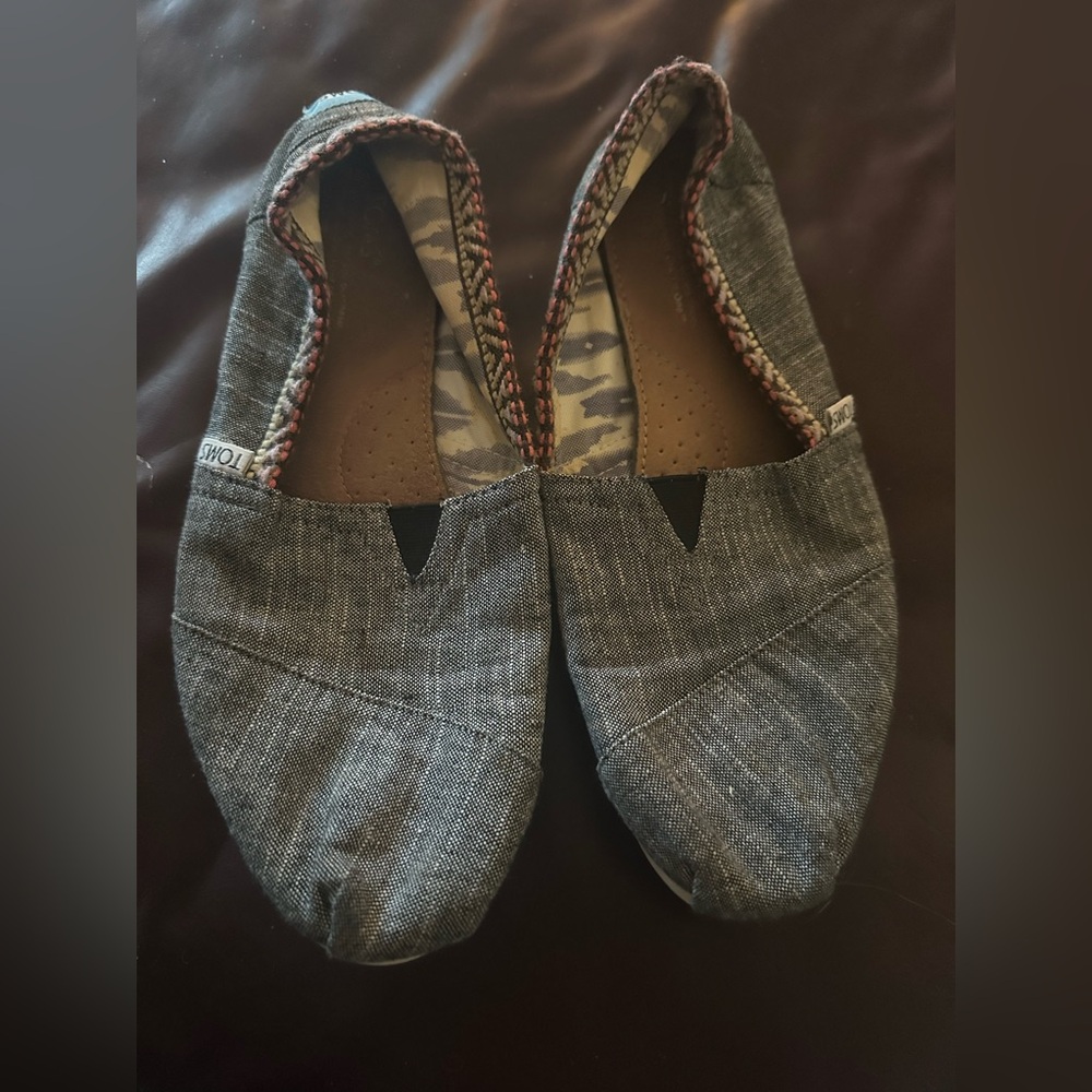 Toms - size 9